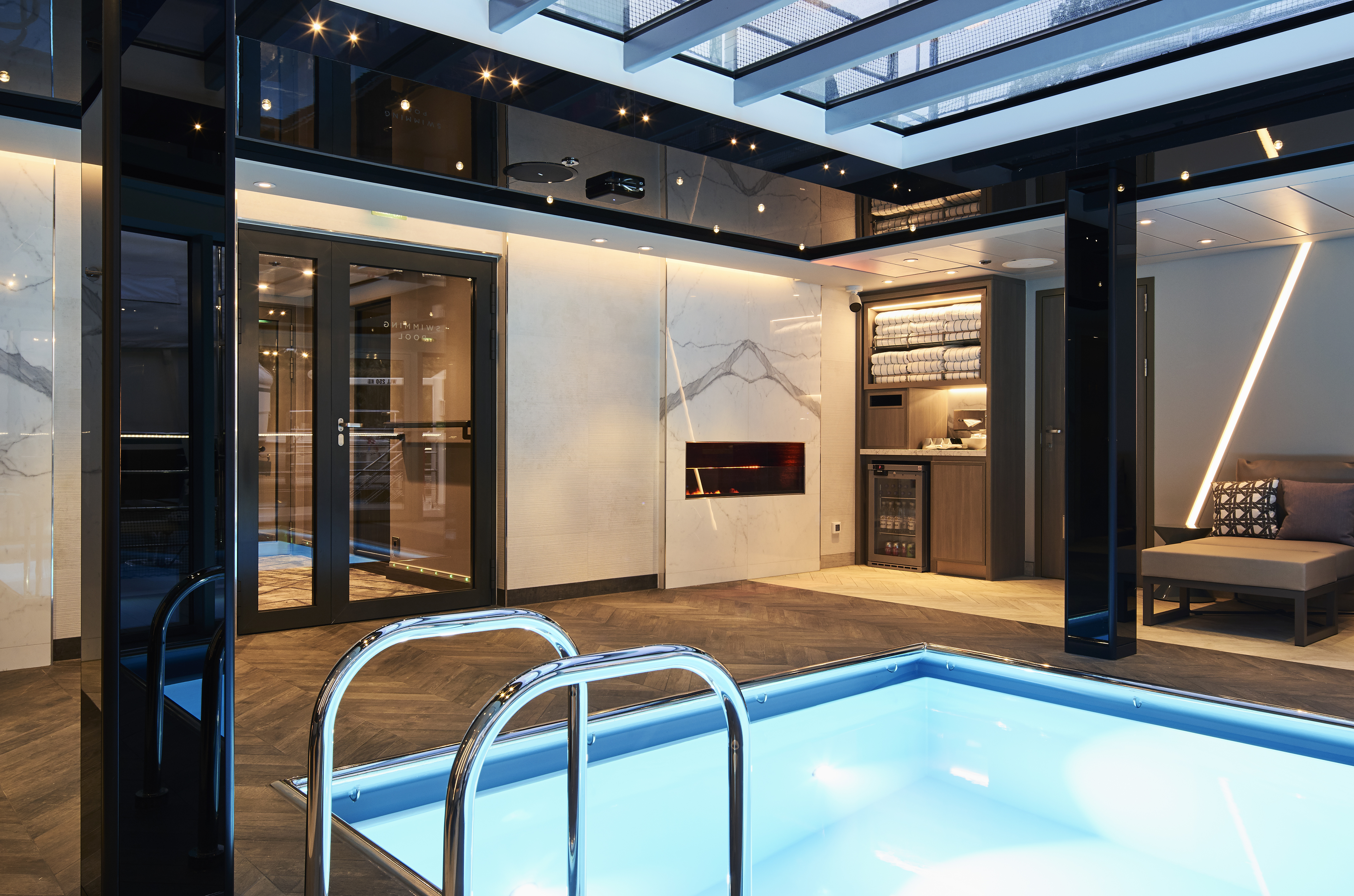 Crystal Cruises - Crystal Bach - Wellness - Pool.jpg